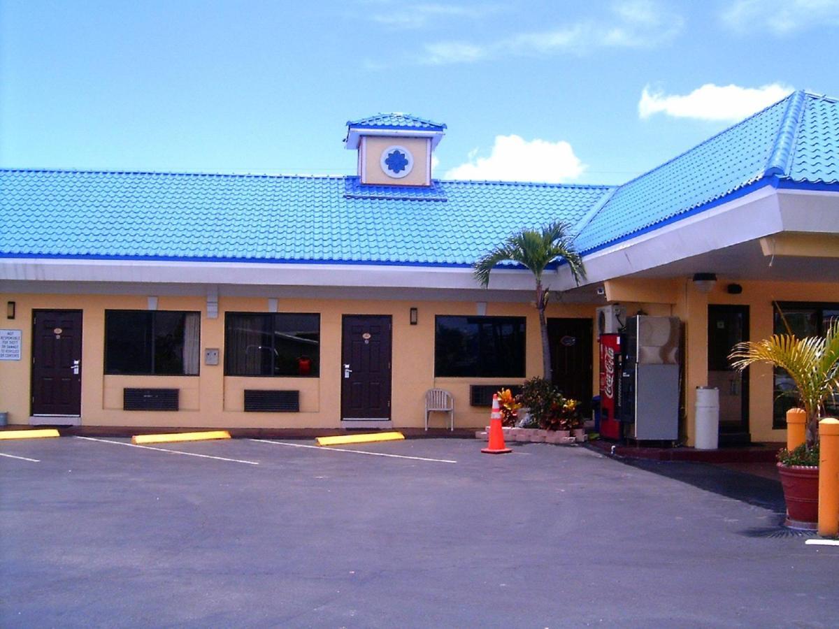 Budget Inn Of Okeechobee Exterior photo